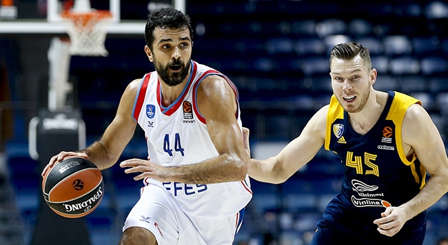 Anadolu Efes Rusya’da rahat kazandı