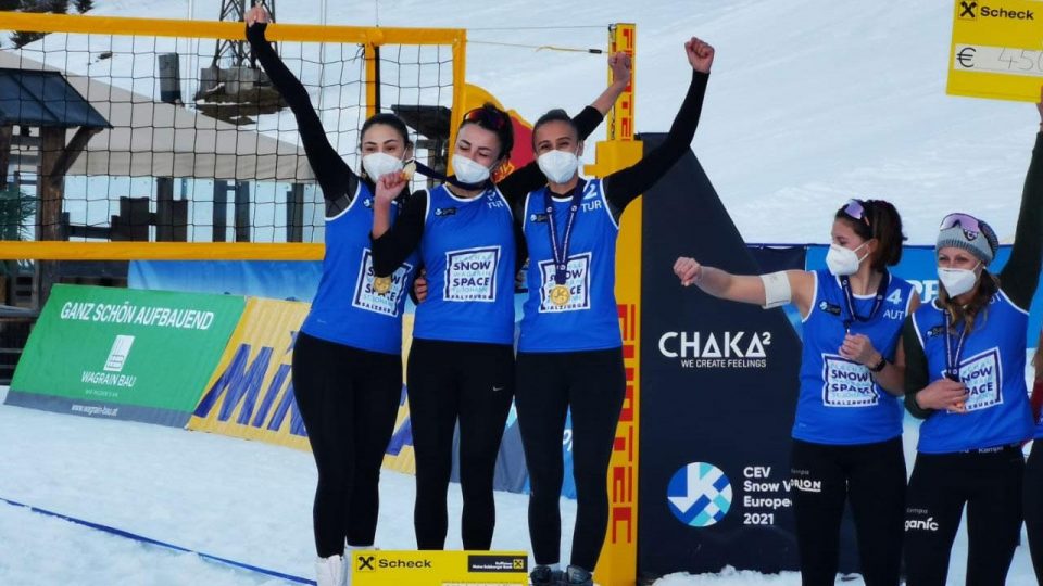 Türkiye Kar Voleybolu Milli Takımı namağlup şampiyon