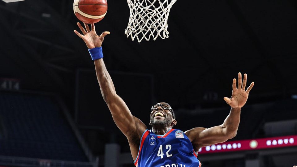 Anadolu Efes-Barcelona karşılaşması şifresiz yayınlanacak
