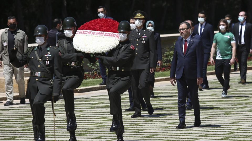 Bakan Kasapoğlu Anıtkabir’i ziyaret etti