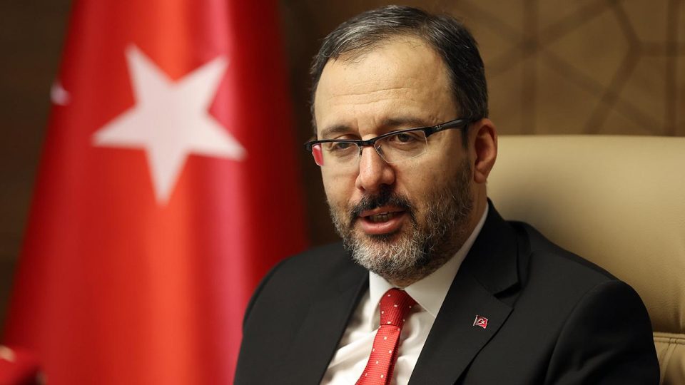 Bakan Kasapoğlu’ndan Fenerbahçe Öznur Kablo’ya tebrik