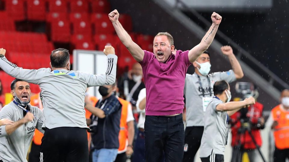 Beşiktaş, yerli teknik adamlarla 4. kez şampiyon oldu