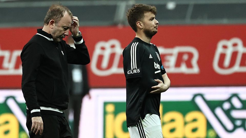Beşiktaş’ta Adem Ljajic’in omuzu çıktı