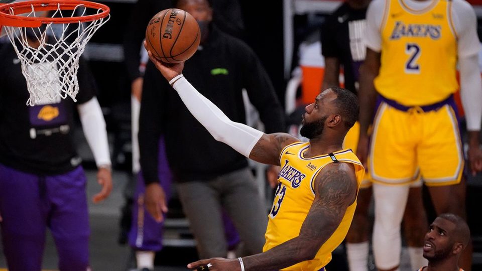 NBA’de Lakers seride öne geçti