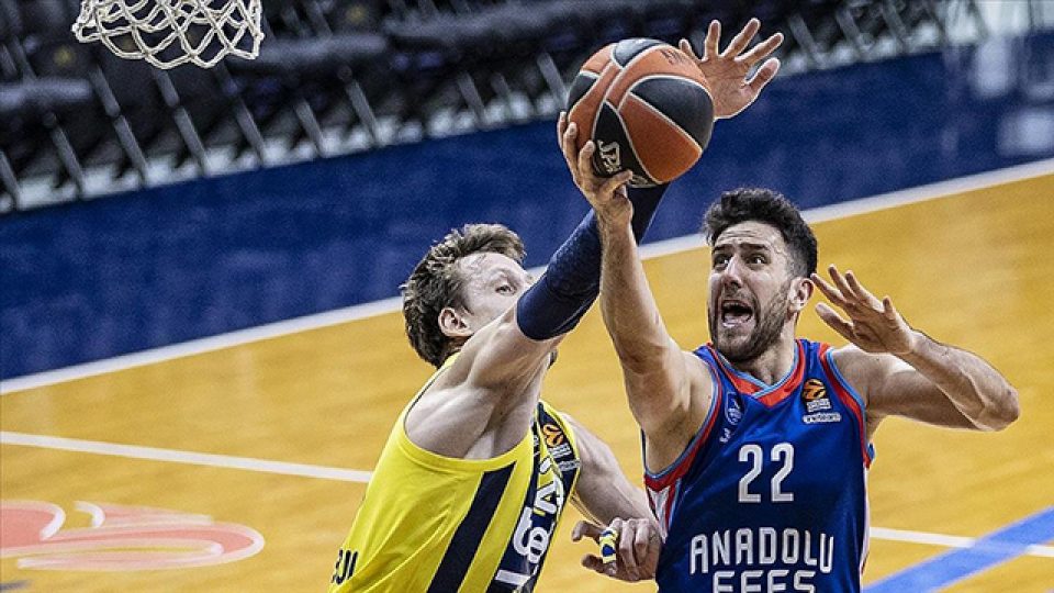 Anadolu Efes ile Fenerbahçe Beko play-off final serisinde 3. maç yarın