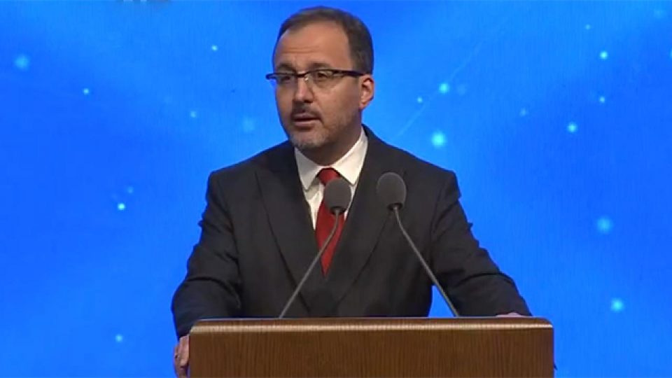 Bakan Kasapoğlu’ndan Nergiz Altıntaş ve Merve Cansu Demir’e tebrik